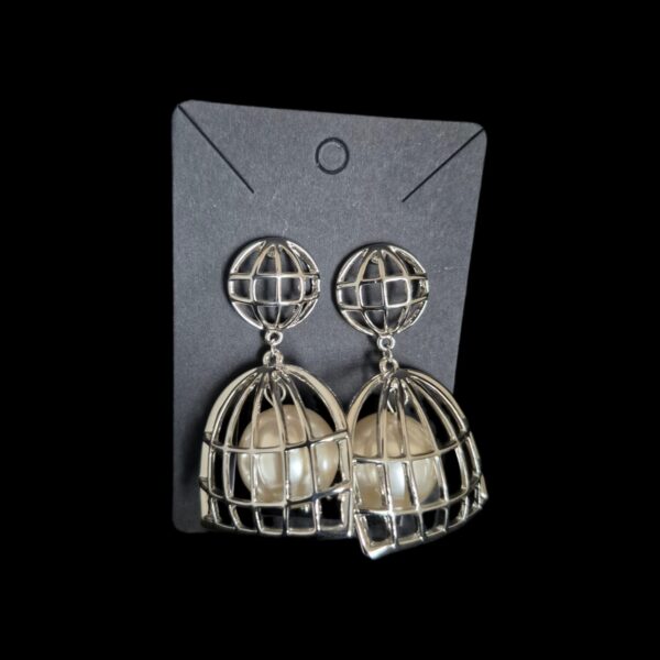 Pearl drop earrings
